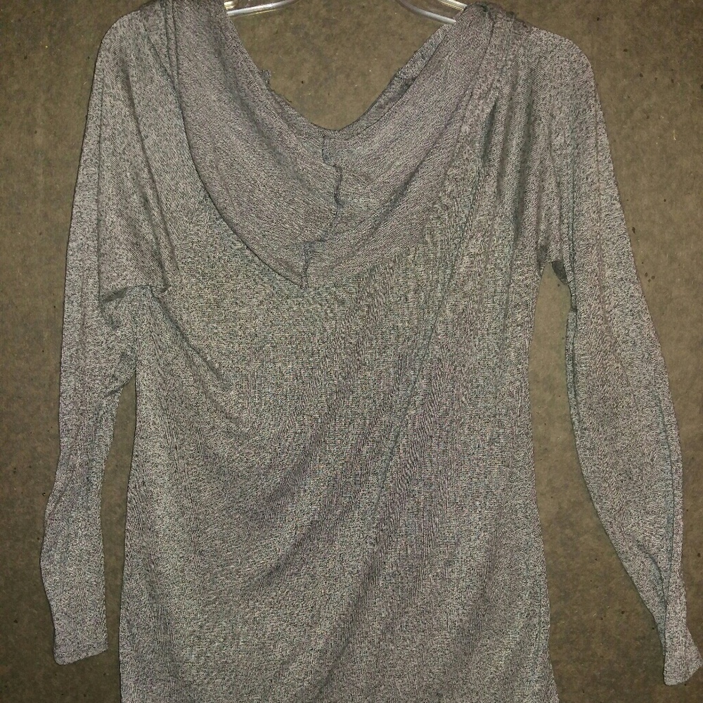 Never worn light pullover - Picture 2 of 2